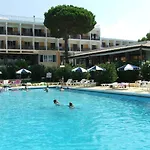 Irinna Hotell Svoronata