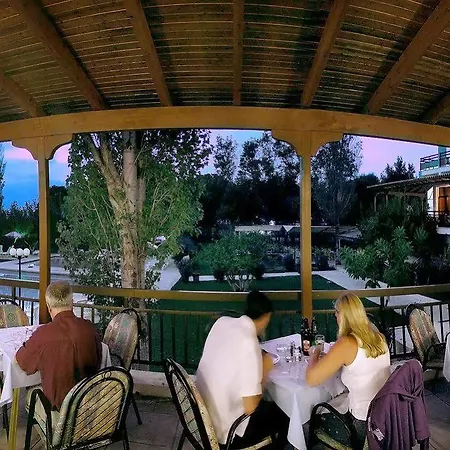 Irinna Hotel 3*