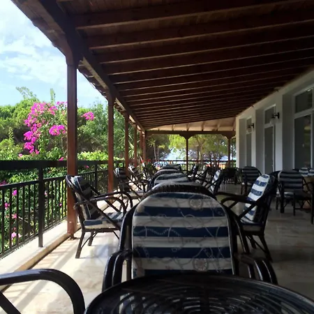 Hotel Irinna 3*