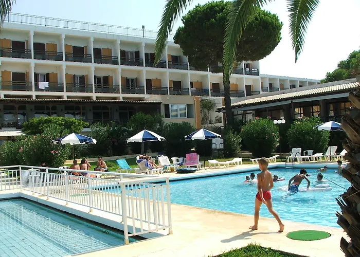 Irinna Hotel 3*